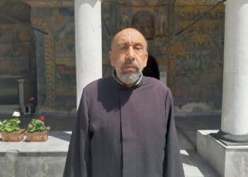 Отец Петър: Да спазваме Божите заповеди и носим Възкресението в душите си!