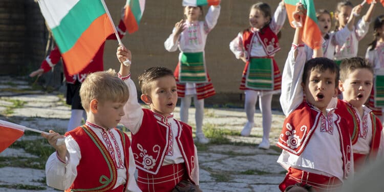 С урок по родолюбие ученици честваха юбилей