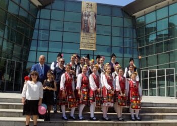 Празнично шествие на учители и ученици за 24 май