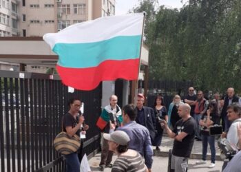 Протестът блокира бул. "Черни връх", където се намира ДАНС.