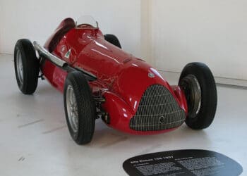 Джузепе Фарина печели първото състезание с болид Alfa Romeo 158