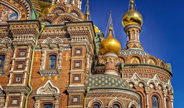 Църквата "Възкресение Христово" е построена на мястото, на което император Александър II е бил смъртоносно ранен през 1881 г.