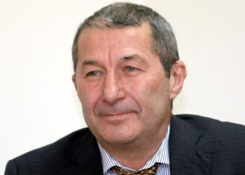 Лекарите се борят за живота му.