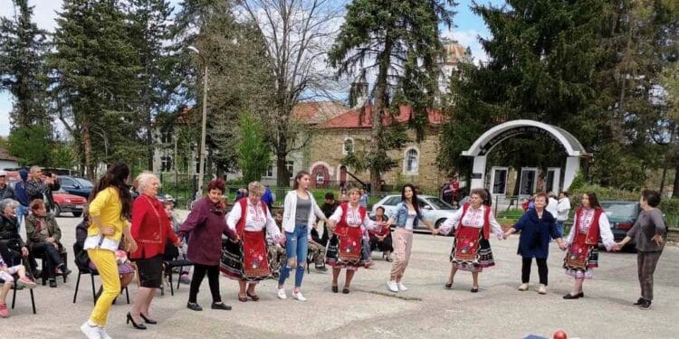 Малиново се весели с песни и козунаци на Светли понеделник