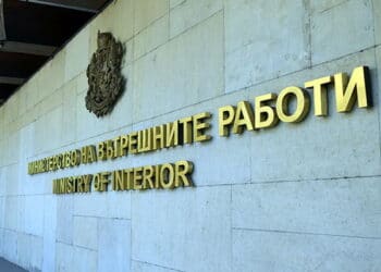 Шефове на агенции в отпуск до септември