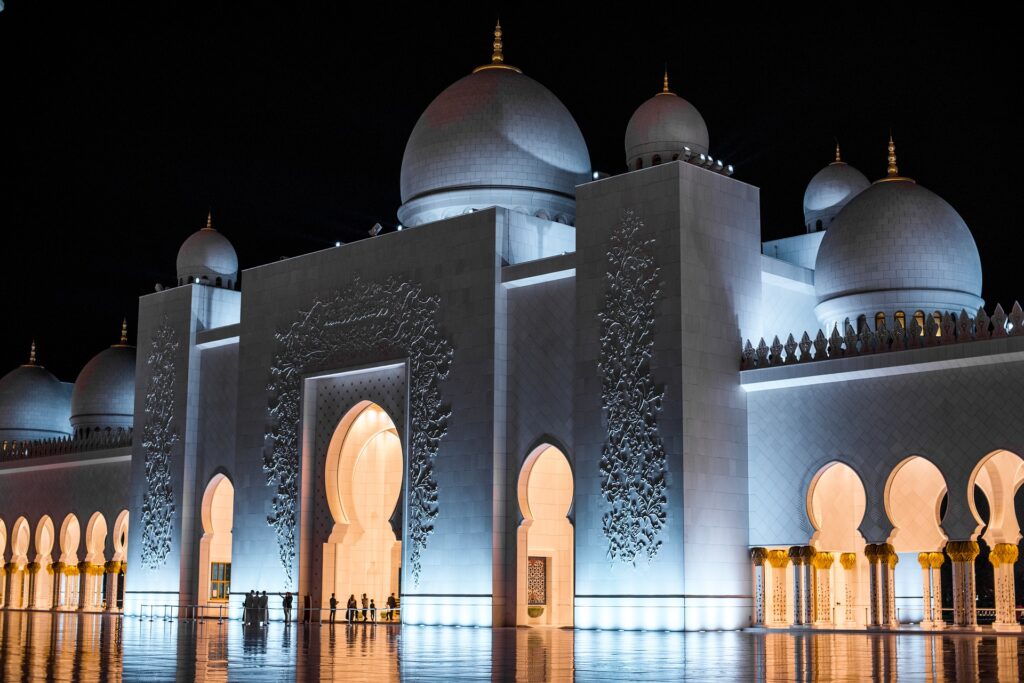 Абу Даби слага проследяваща гривна на българите 1 uae 4010757 1920