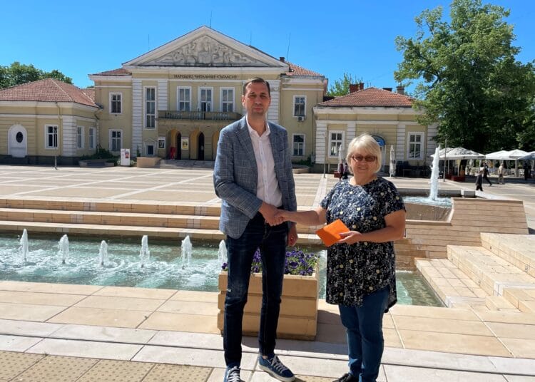 Валентин Ревански продължава да дарява месечната си заплата