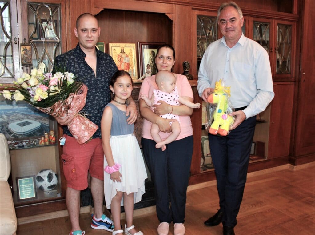 Георг Спартански връчи на родителите еднократна финансова помощ от 600 лв