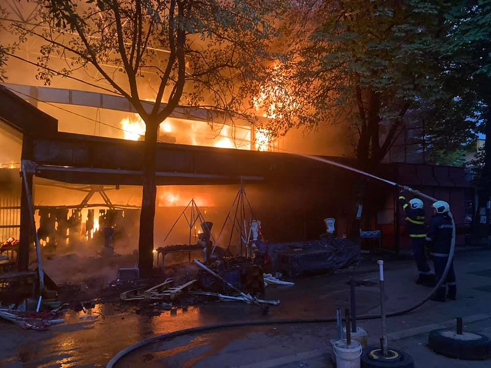 Огромен пожар в старчески дом край Варна, 9 души са загинали 1 Общинският пазар в Перник изгоря