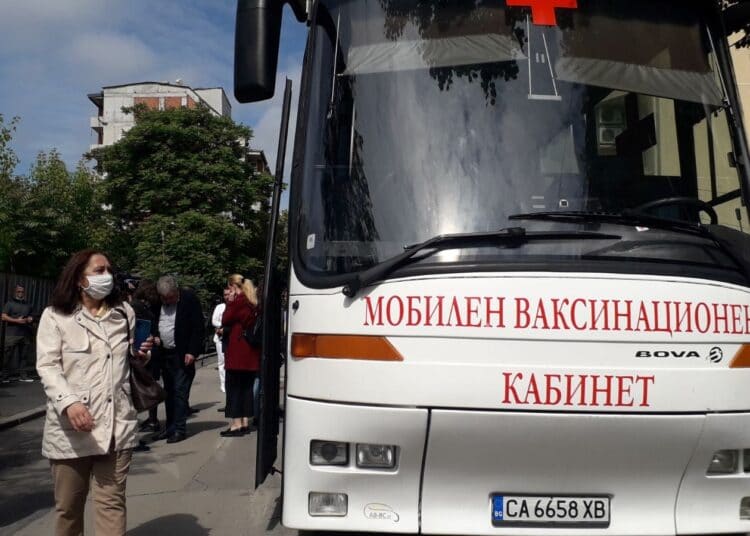 Първата спирка ще е площад „Княз Александър I“.