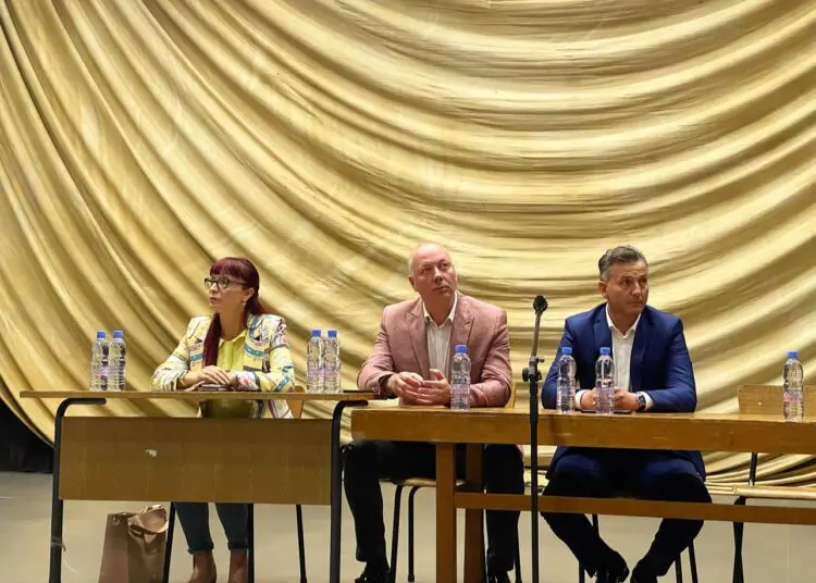 Росен Желязков: За кмет подкрепяме опитен човек 1 Андон Тодоров (вдясно) е подкрепен от ГЕРБ.