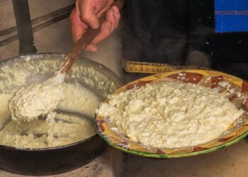 "Бял мъж" се прави от прясно неизцедено сирене, масло и царевично брашно