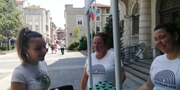 Пловдив раздава вода в жегите