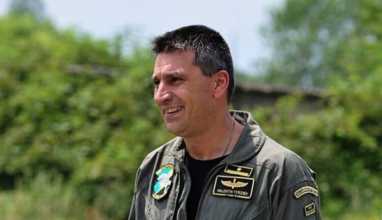 Валентин Терзиев загина при падането изтребителя.