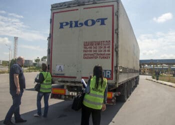 20 камиона с пластмасови отпадъци от Турция се връщат под строг контрол до мястото на изпращане