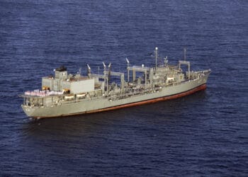 Най-големият кораб в иранския военноморски флот потъна след пожар