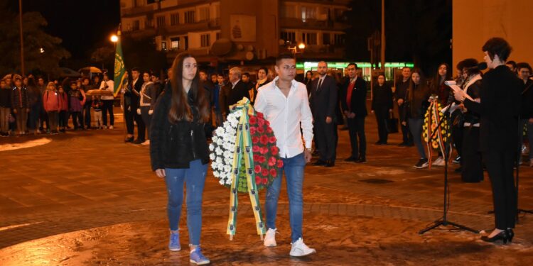 С възпоменателна церемония, минута мълчание, поднасяне на венци и заря Павликени отбеляза 145 години от гибелта на Ботев