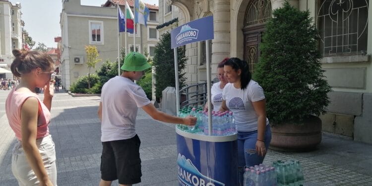 Пловдив раздава вода в жегите