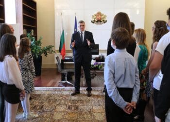 Ученици съветваха премиера
