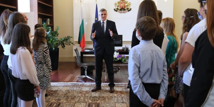 Ученици съветваха премиера