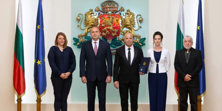 Енчо Керязов получи Почетния знак на президента