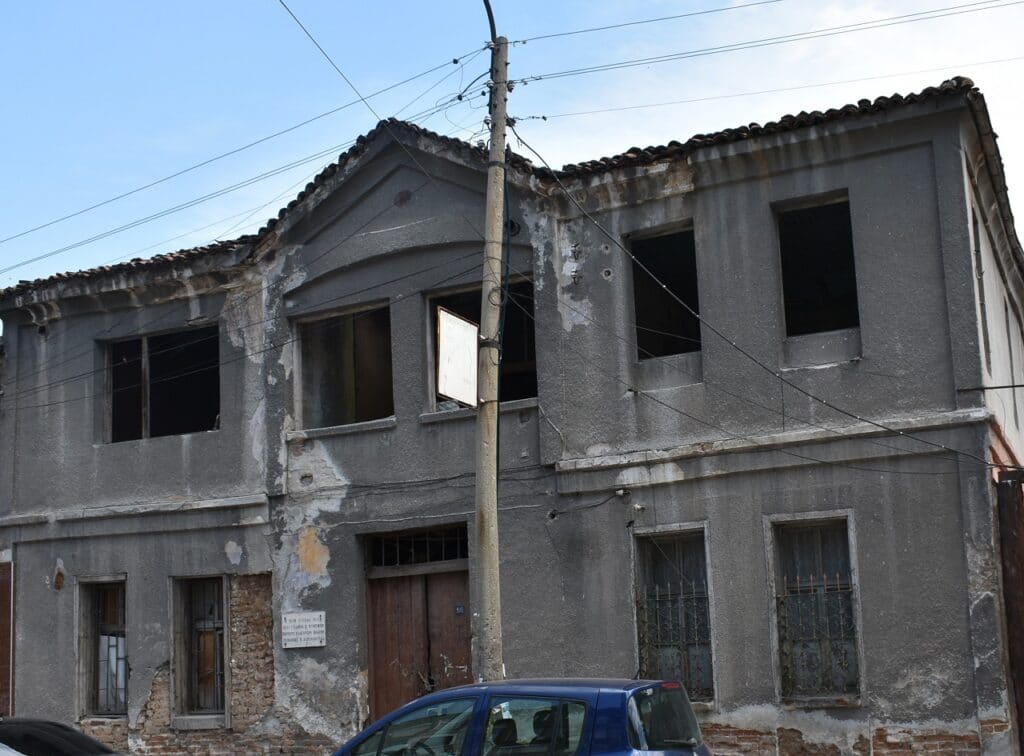 Караалановото училище