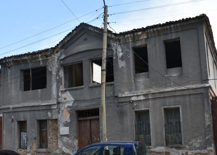 Караалановото училище