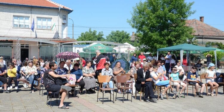 динадесетото издание на традиционната фолклорна проява започна на 4 юни вечерта