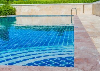 pool 1587786 640
