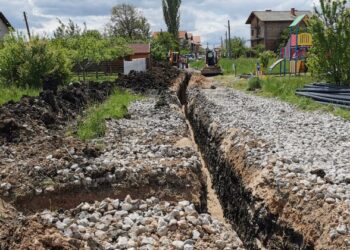 ремонтът на ВиК мрежата в кв. „Девети Септември“.