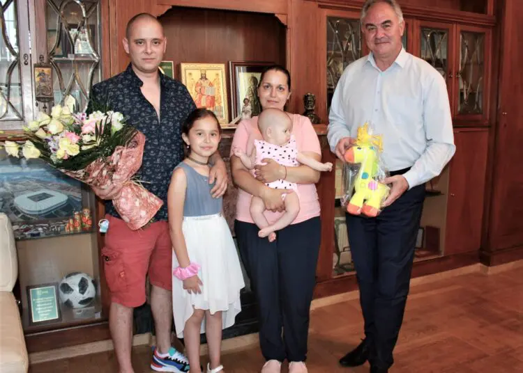 Георг Спартански връчи на родителите еднократна финансова помощ от 600 лв