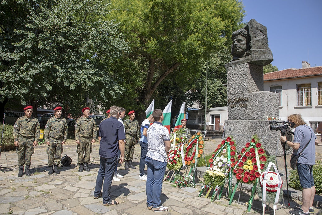 Старозагорци се преклониха пред Апостола