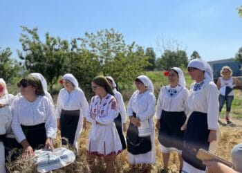 Със стар ритуал откриха жътвата в Долна Студена