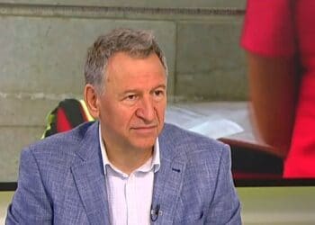 Влезем ли в “тъмночервено”, остават да работят магазини, аптеки и банки