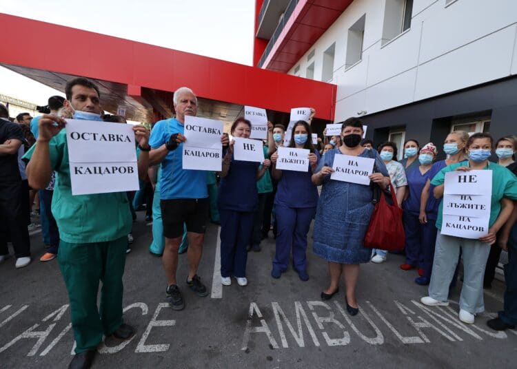 Протестиращите медици блокираха за кратко булевард „Цар Борис III“.