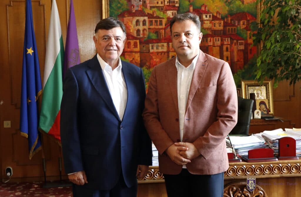 Даниел Панов и посланика на Аржентина н. пр. Алфредо Атанасоф.