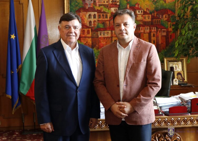 Даниел Панов и посланика на Аржентина н. пр. Алфредо Атанасоф.