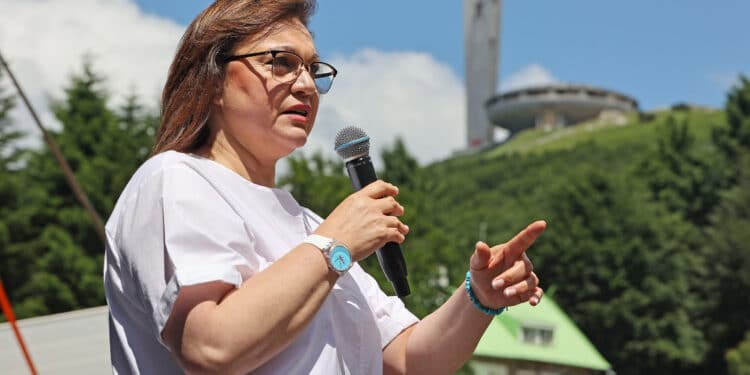 Корнелия Нинова