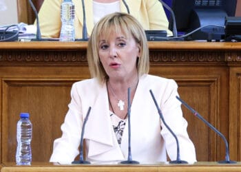 Мая Манолова