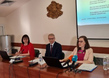МОН призна: Онлайн обучението влошава знанията, увеличава отпадащите
