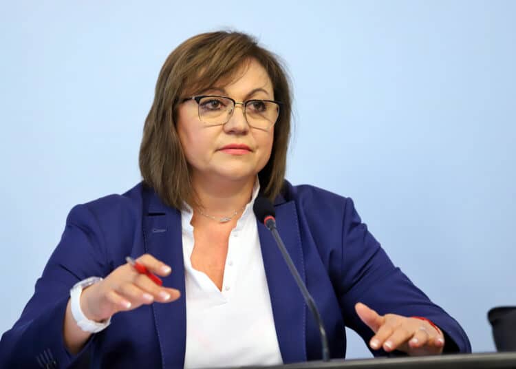 Нинова заплаши с напускане на кабинета, ако изпратим военна помощ на Украйна 1 Корнелия Нинова