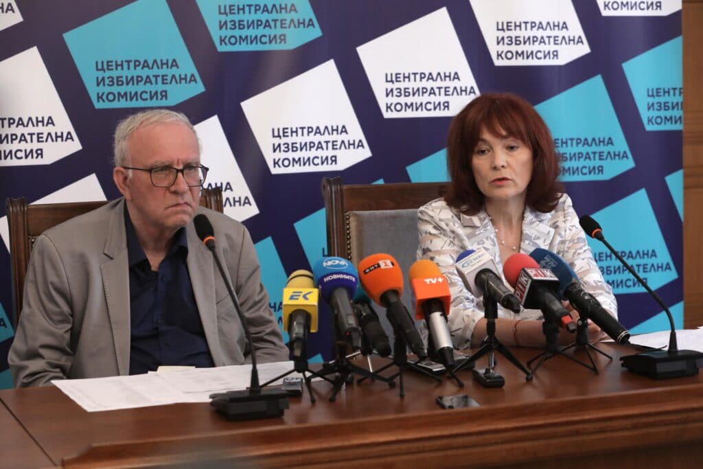 Единствено ЦИК ще взима решение за преустановяване на машинното гласуване