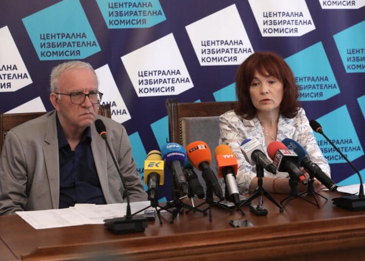 Единствено ЦИК ще взима решение за преустановяване на машинното гласуване