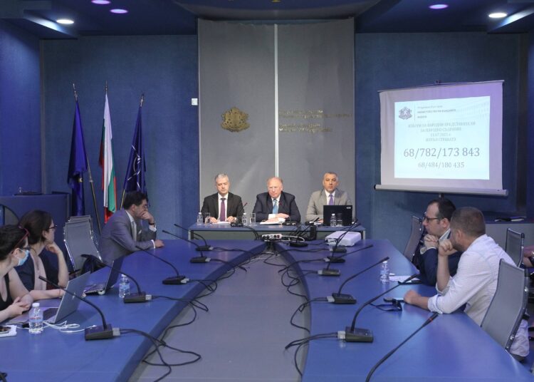 Министър Стоев даде брифинг за медиите, на който бе направен анализ на вота зад граница.
