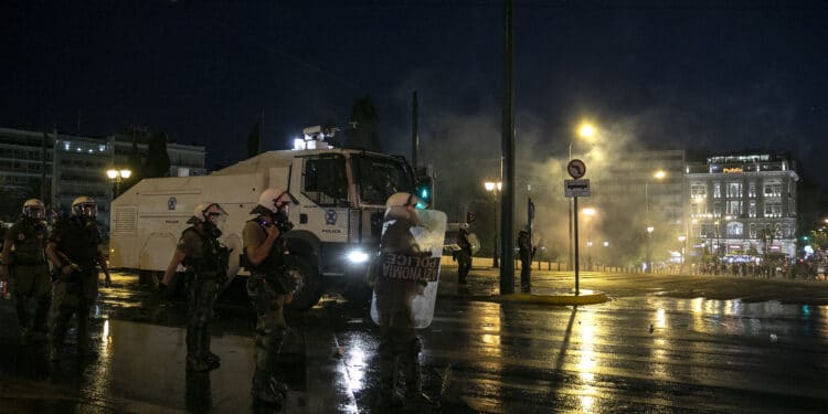 Протести срещу ваксините в Гърция
