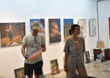 Изложба подлага на изпитание баланса между дигиталното и традиционното
