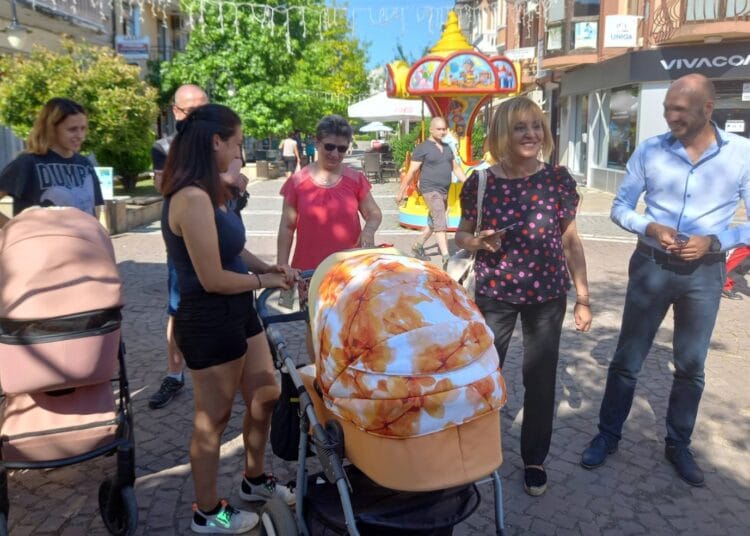 Със законопроекта се увеличава майчинството през втората година.