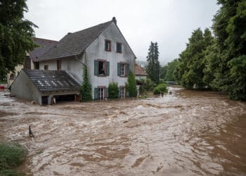 Циклон в Германия уби 19 души, над 70 се издирват (Снимки, видео)