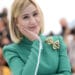Бакалова в зелено, с панделка и ботуши в Кан (Снимки)