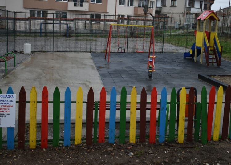 Асеновград започва да ремонтира детските площадки
